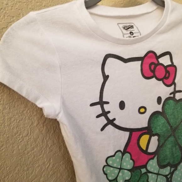 Hello Kitty St.Patrick's Day 4 leaf clover white short sleeve shirt Size Medium - Picture 6 of 11
